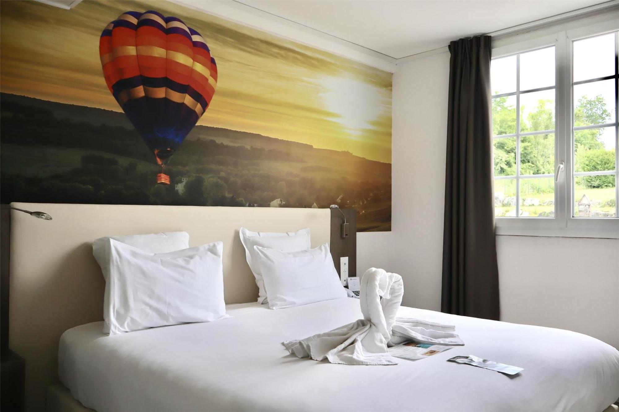 Two-Room Family Suite Two King Beds Spa Bath Valley View or Non-Smoking,1742714488:JPEG
